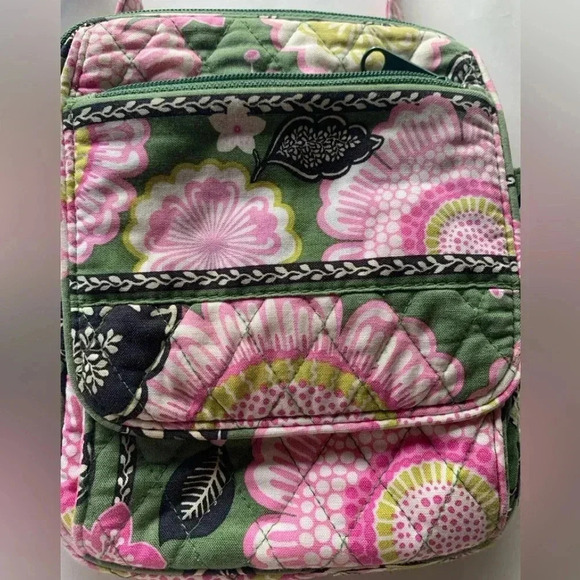 Vera Bradley Signature Printmini
Hipster Petal Paisley Retired Pattern - Picture 2 of 8